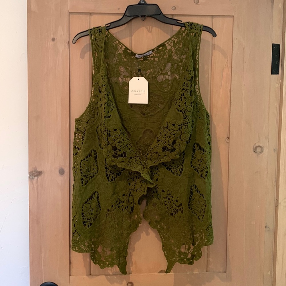 NWT Ladies Beautiful Crochet Vest